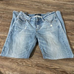 Lolita Capri Lightly Distressed Jeans
